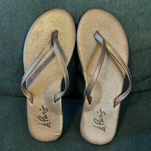 Rockin brand silver metallic flip flops from Paris Hotel in Las Vegas 8